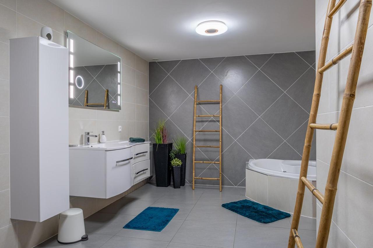 Appartement Standing Piscine Interieur Privatisee . Мютзиг Екстериор снимка